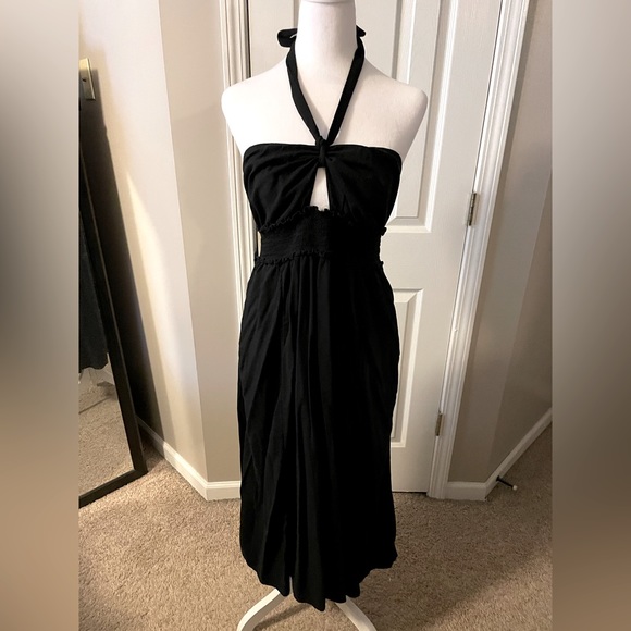 Old Navy Dresses & Skirts - Old Navy Keyhole Halter Dress size M